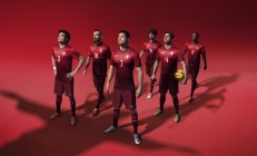 米兰体育官网-王权更迭之战，塔图姆关键封神，国王横扫黄蜂开启新时代