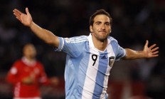 中国米兰体育-奥斯梅恩大场面先生！英格兰翻盘拉齐奥，欧冠之夜见证英雄诞生