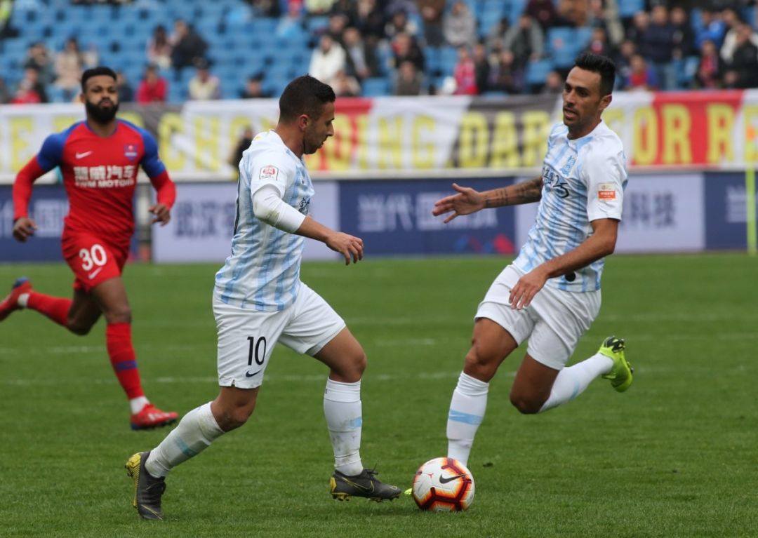 压哨进球改变天平，帮助球队获胜的简单介绍