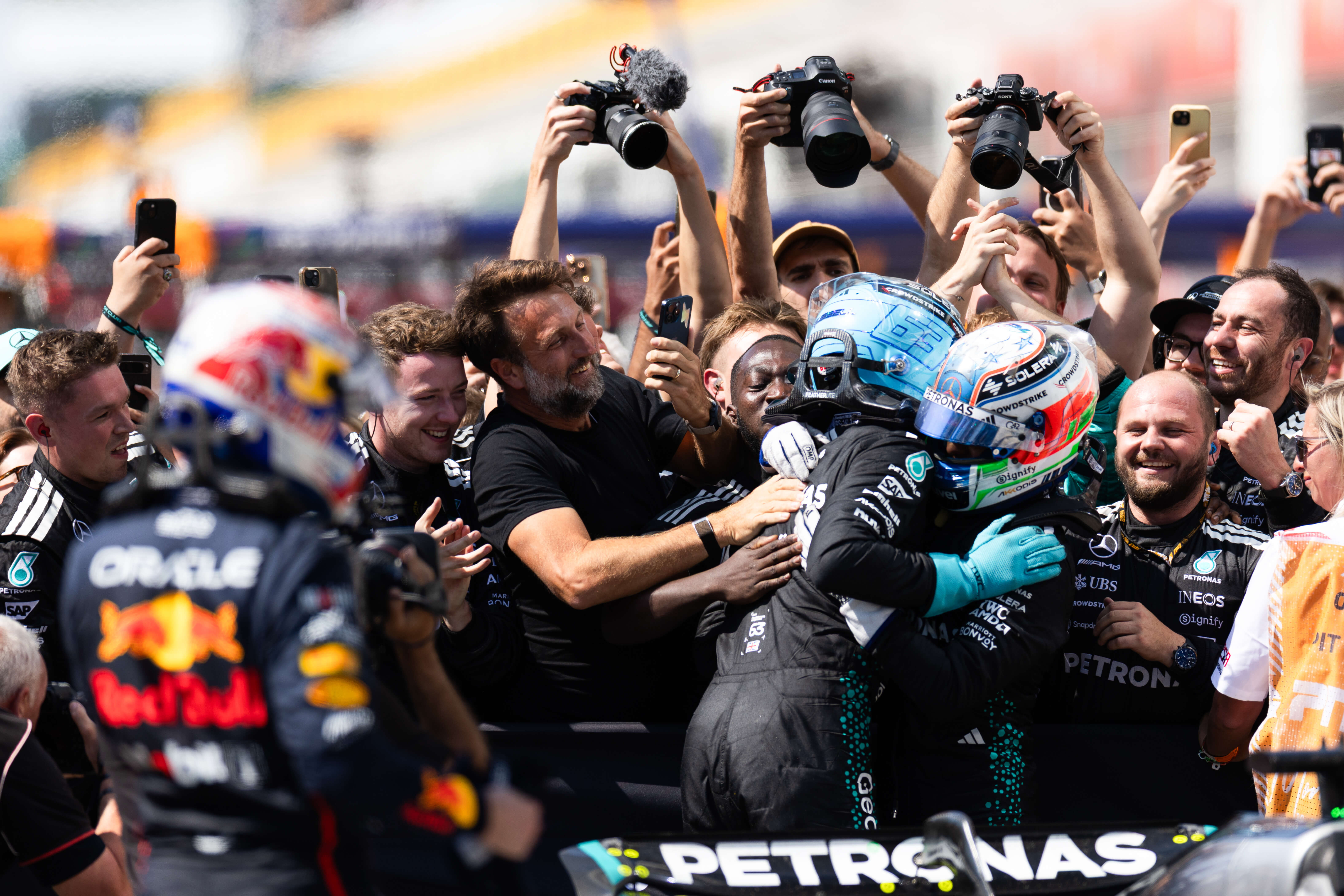 包含雷诺车队完胜索伯车队,塞恩斯点燃赛场的词条 包含雷诺车队完胜索伯车队,塞恩斯点燃赛场的词条