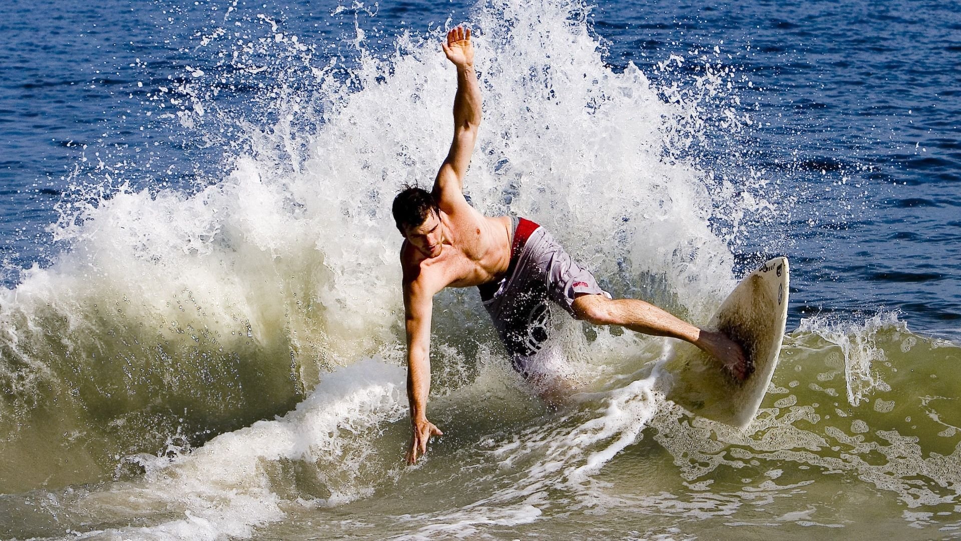 福克斯爆发撕裂防线，广东提前终结悬念，老鹰折翼难逃败局