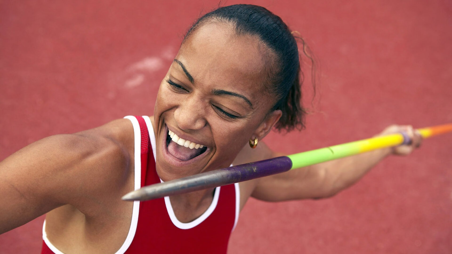 赛道上的艺术，阿斯顿马丁险胜哈斯，勒克莱尔惊艳四座